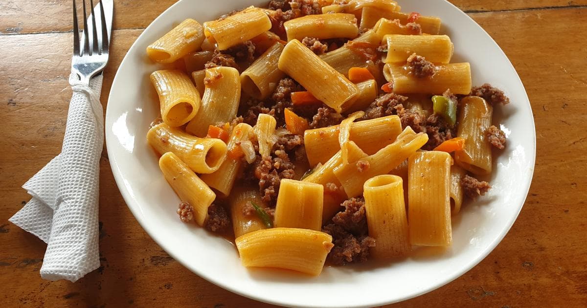 Plato de pasta en el Lago Mburo... ¡cocinado en menos de dos horas!