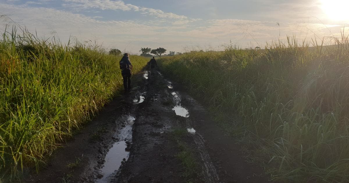 Debido al estado de la pista nos tuvimos que bajar y hacer 2 kilómetros a pie
