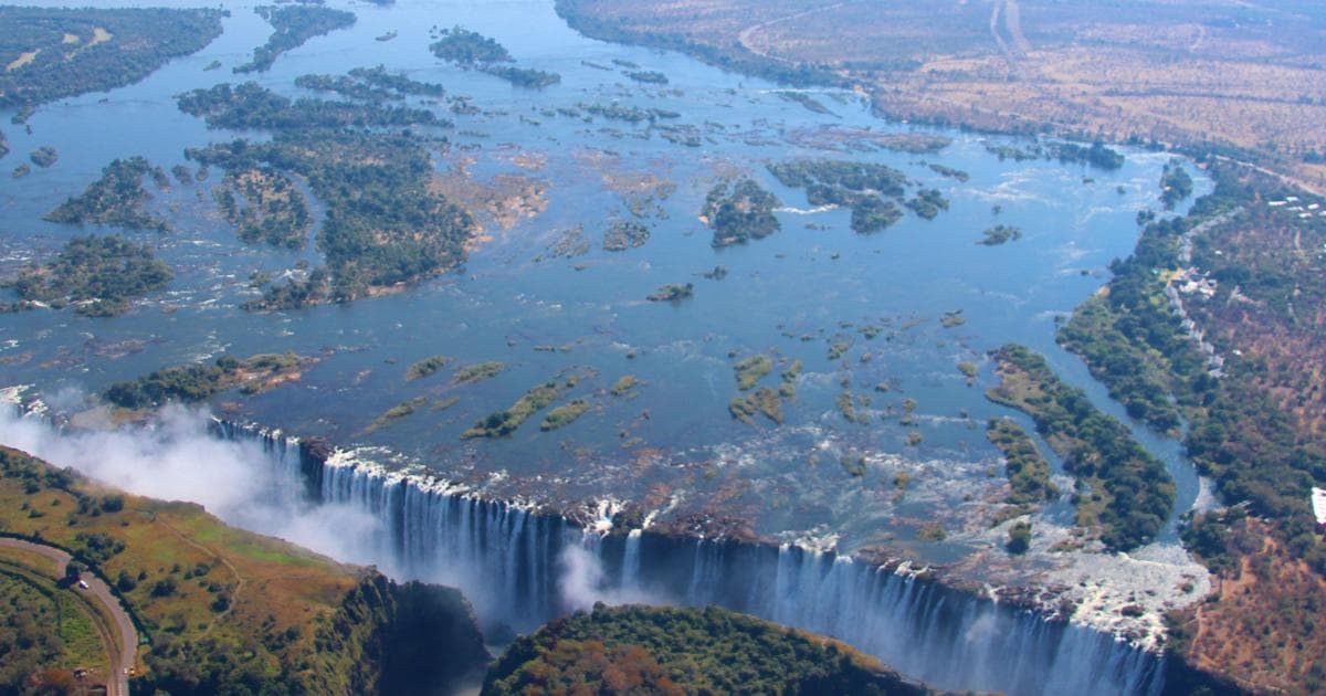 Increibles vistas de las Cataratas Victoria desde el helicóptero