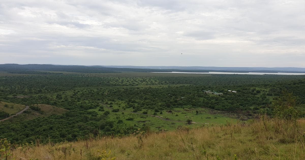 Los paisajes rumbo al Lago Mburo son impresionantes