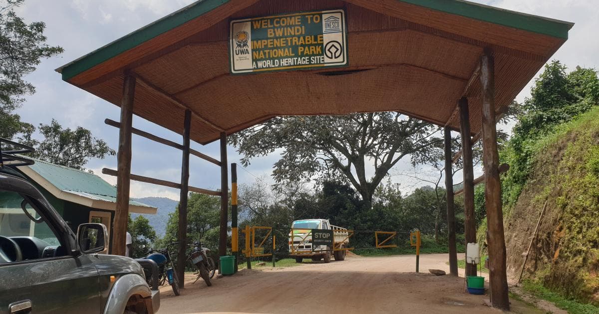 Puerta de entrada al Bwindi Impenetrable National Park