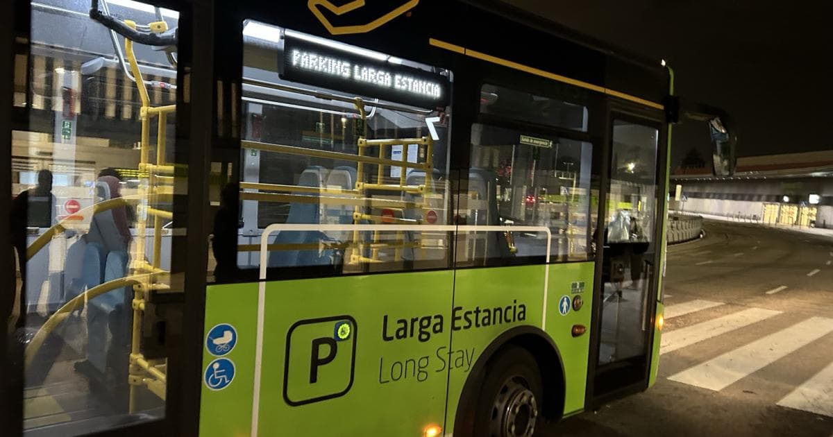Autobús gratuito del Parking de Larga Estancia al Aeropuerto de Madrid Barajas